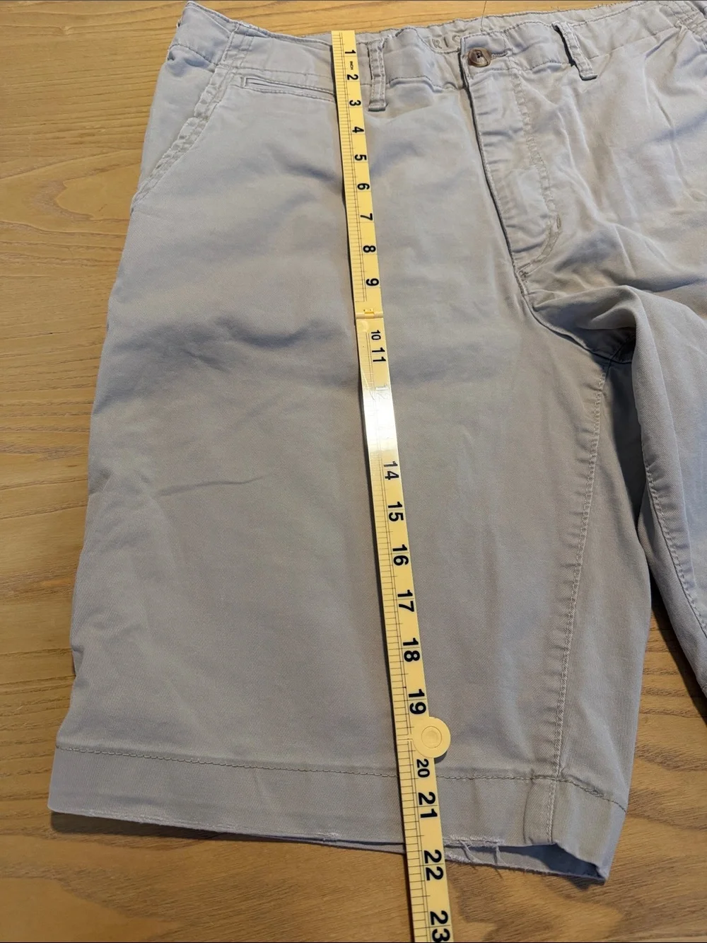 American Eagle Outfitters Men’s Light Khaki Flat-Front Shorts